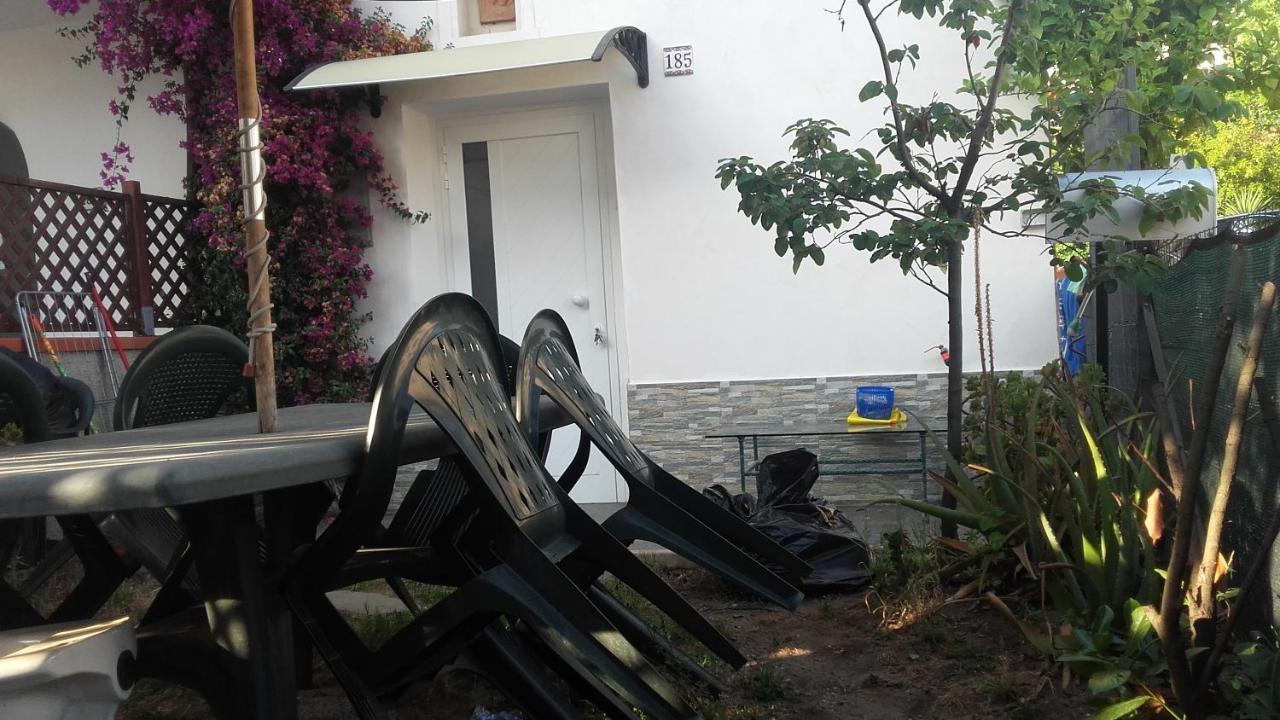 Rainbow House With Garden Villa Viareggio Esterno foto